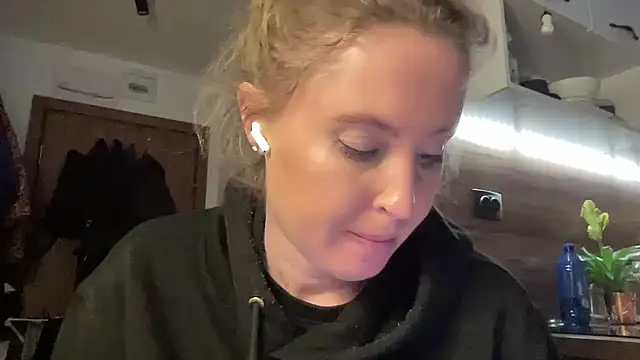 Snapshot of Ameli8 chatting on February 14, 2026, 4:59 pm Ameli8 online show from February 14, 2026, 4:59 pm