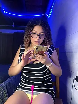 Snapshot of Lolavenezia chatting on January 14, 2026, 8:58 pm Lolavenezia online show from January 14, 2026, 8:58 pm