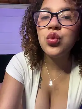 Snapshot of Lolavenezia chatting on February 19, 2026, 1:51 pm Lolavenezia online show from February 19, 2026, 1:51 pm