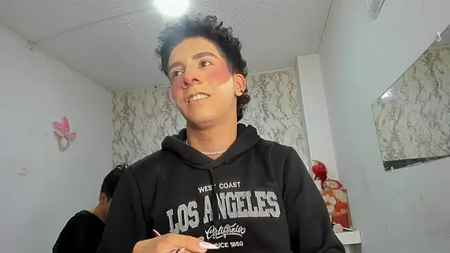 Snapshot of Lovers_Spicy chatting on December 1, 2025, 1:05 pm Lovers Spicy online show from December 1, 2025, 1:05 pm