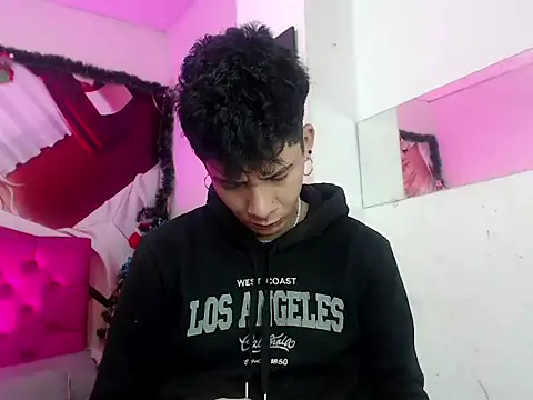 Snapshot of Lovers_Spicy chatting on December 18, 2025, 12:11 pm Lovers Spicy online show from December 18, 2025, 12:11 pm