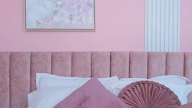 Isabelaclark  online show from December 1, 2025, 5:51 pm