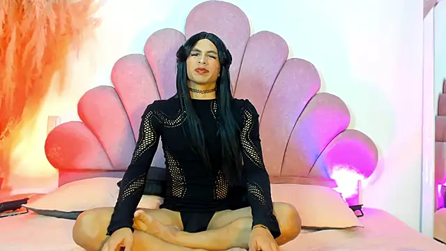 Snapshot of Dominique_Rae chatting on December 16, 2025, 2:44 pm Dominique Rae online show from December 16, 2025, 2:44 pm