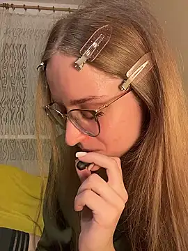 Snapshot of EveLunny chatting on January 13, 2026, 1:00 am EveLunny online show from January 13, 2026, 1:00 am