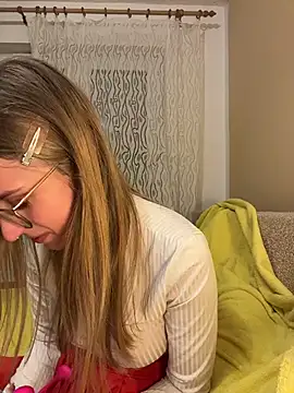 Snapshot of EveLunny chatting on January 16, 2026, 12:47 am EveLunny online show from January 16, 2026, 12:47 am