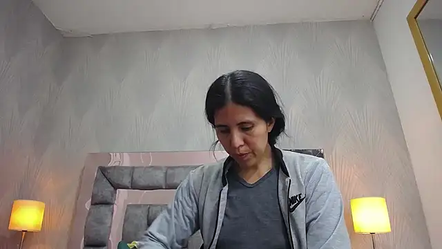 GiselaZivic online show from July 17, 2026, 7:19 pm