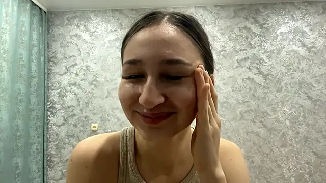 Snapshot of SofiYong chatting on November 16, 2025, 5:57 am SofiYong online show from November 16, 2025, 5:57 am