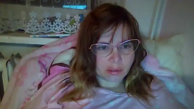 Snapshot of HornyElena chatting on December 4, 2025, 9:23 pm HornyElena online show from December 4, 2025, 9:23 pm