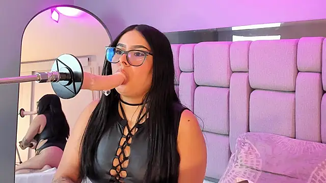 Snapshot of Amy_whittee chatting on December 5, 2025, 7:21 pm Amy whittee online show from December 5, 2025, 7:21 pm