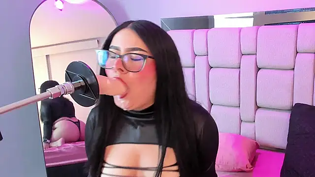 Snapshot of Amy_whittee chatting on December 14, 2025, 7:29 pm Amy whittee online show from December 14, 2025, 7:29 pm