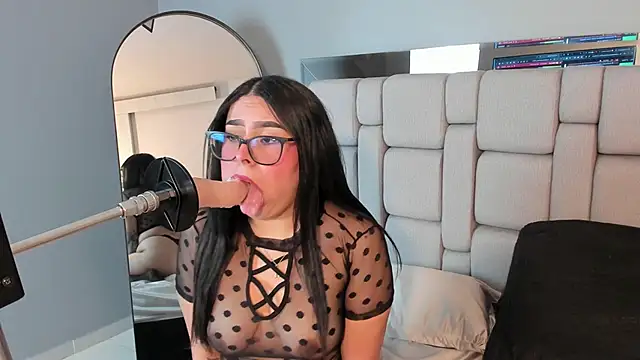 Snapshot of Amy_whittee chatting on December 16, 2025, 7:19 pm Amy whittee online show from December 16, 2025, 7:19 pm