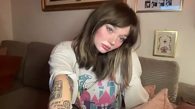 Snapshot of angelgirl98 chatting on February 6, 2026, 1:54 am angelgirl98 online show from February 6, 2026, 1:54 am