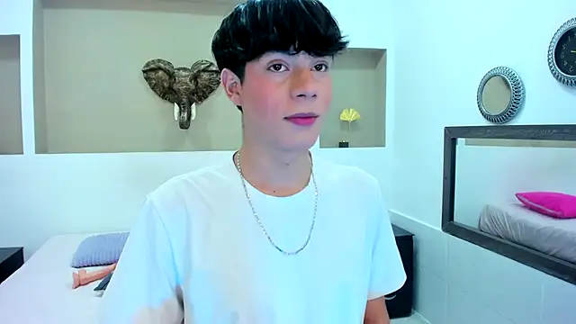 Isaac Kurtt online show from November 7, 2025, 8:31 pm