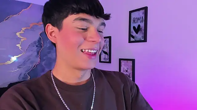 Snapshot of Isaac_Kurtt chatting on December 22, 2025, 8:06 pm Isaac Kurtt online show from December 22, 2025, 8:06 pm