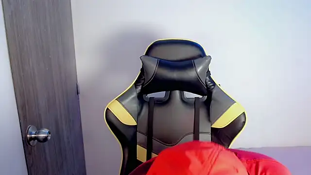 Snapshot of Tatann_18 chatting on November 6, 2025, 7:15 pm Tatann 18 online show from November 6, 2025, 7:15 pm