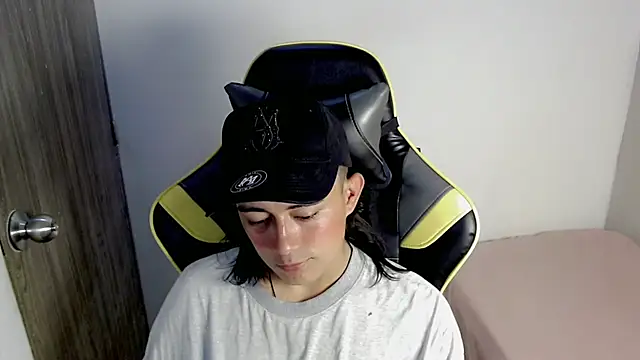 Snapshot of Tatann_18 chatting on November 10, 2025, 6:29 pm Tatann 18 online show from November 10, 2025, 6:29 pm