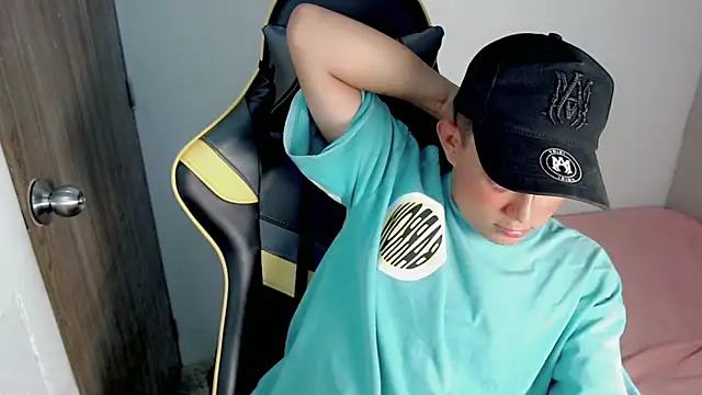 Snapshot of Tatann_18 chatting on November 12, 2025, 6:30 pm Tatann 18 online show from November 12, 2025, 6:30 pm