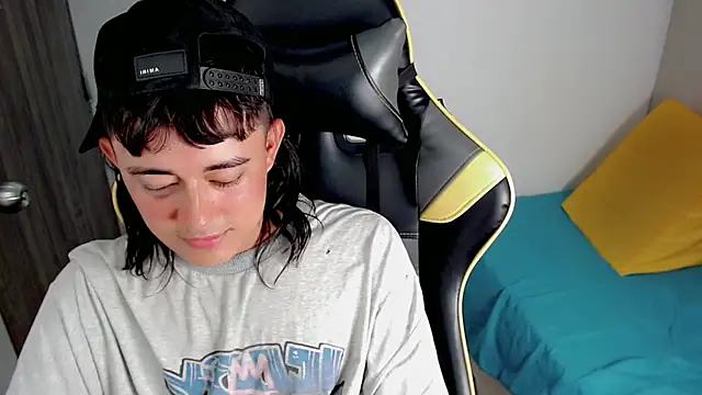 Snapshot of Tatann_18 chatting on November 14, 2025, 7:23 pm Tatann 18 online show from November 14, 2025, 7:23 pm