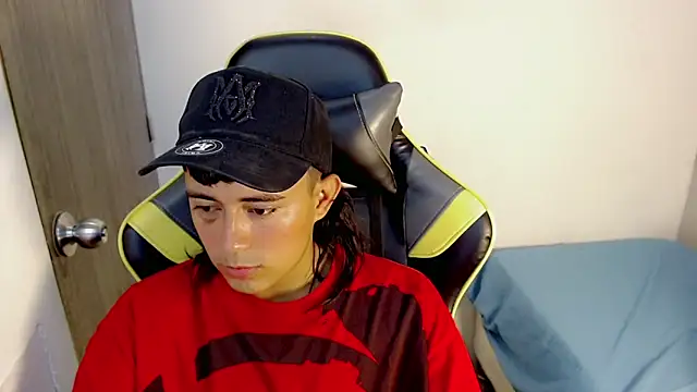 Snapshot of Tatann_18 chatting on November 15, 2025, 3:08 pm Tatann 18 online show from November 15, 2025, 3:08 pm