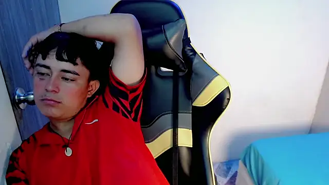 Snapshot of Tatann_18 chatting on November 17, 2025, 8:14 pm Tatann 18 online show from November 17, 2025, 8:14 pm