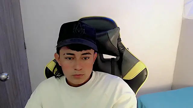 Snapshot of Tatann_18 chatting on November 27, 2025, 8:44 pm Tatann 18 online show from November 27, 2025, 8:44 pm