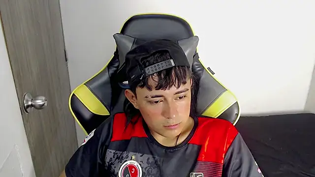 Snapshot of Tatann_18 chatting on November 28, 2025, 8:44 pm Tatann 18 online show from November 28, 2025, 8:44 pm