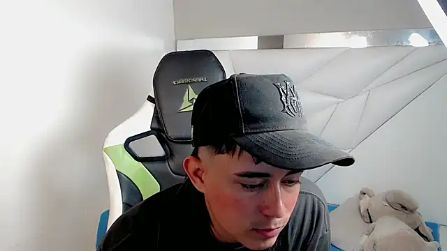 Snapshot of Tatann_18 chatting on December 5, 2025, 3:59 am Tatann 18 online show from December 5, 2025, 3:59 am