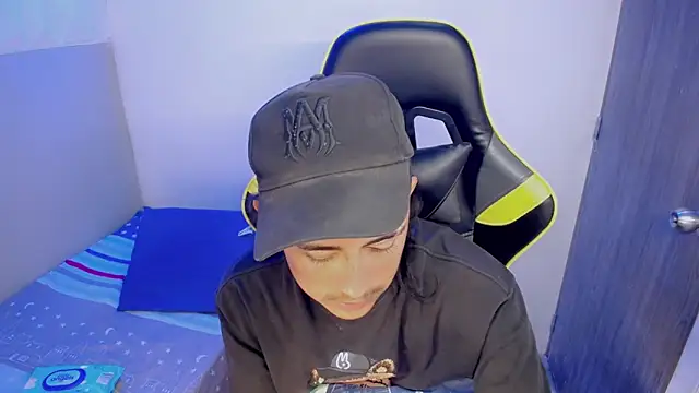 Snapshot of Tatann_18 chatting on March 6, 2026, 10:06 pm Tatann 18 online show from March 6, 2026, 10:06 pm