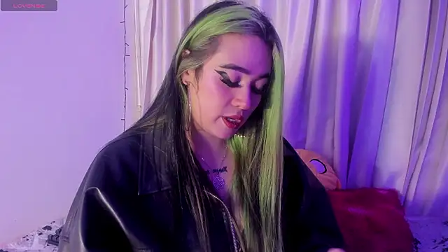 Snapshot of Lilith_Zenith_ chatting on January 19, 2026, 3:43 am Lilith Zenith online show from January 19, 2026, 3:43 am