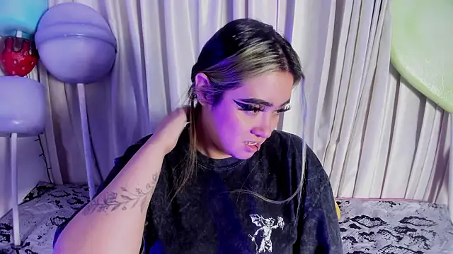 Snapshot of Lilith_Zenith_ chatting on February 9, 2026, 4:16 am Lilith Zenith online show from February 9, 2026, 4:16 am