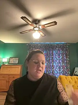 RealWoman84 online show from November 11, 2025, 1:33 pm