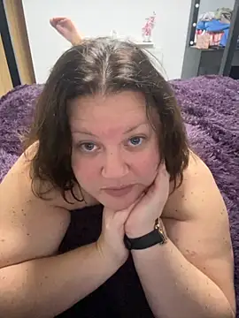 RealWoman84 online show from November 13, 2025, 5:34 pm