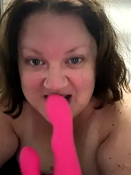 RealWoman84 online show from November 19, 2025, 10:37 am