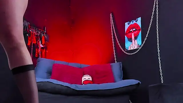 KatrinaStone online show from March 31, 2026, 8:42 pm