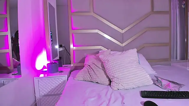 SashaMorelli online show from December 14, 2025, 1:38 pm