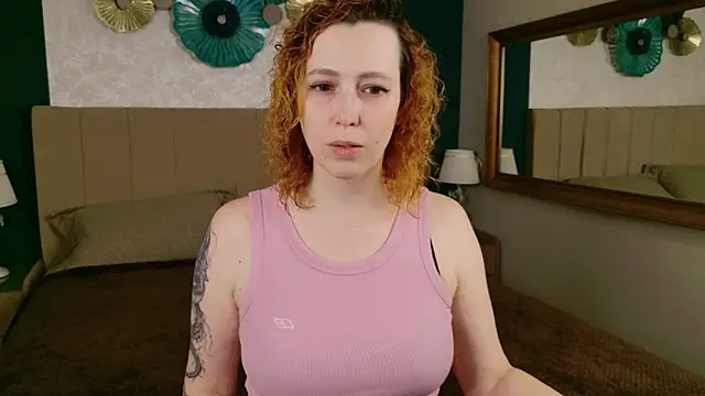 Snapshot of Evie_Berret chatting on February 16, 2026, 3:52 pm Evie Berret online show from February 16, 2026, 3:52 pm