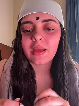 Snapshot of candicewest_ chatting on February 25, 2026, 5:11 pm candicewest online show from February 25, 2026, 5:11 pm