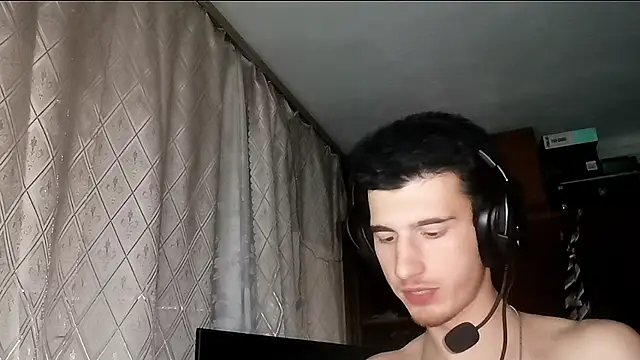 JamesLagerfeld online show from November 11, 2025, 11:27 pm