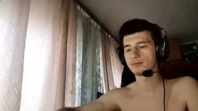 JamesLagerfeld online show from December 21, 2025, 7:04 am