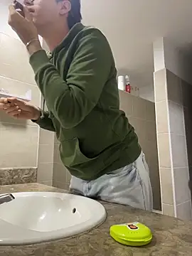 Snapshot of daddyssecret_ chatting on February 3, 2026, 3:37 am daddyssecret online show from February 3, 2026, 3:37 am