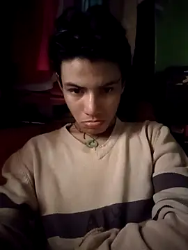 Snapshot of Luiguitw18 chatting on November 8, 2025, 5:45 pm Luiguitw18 online show from November 8, 2025, 5:45 pm