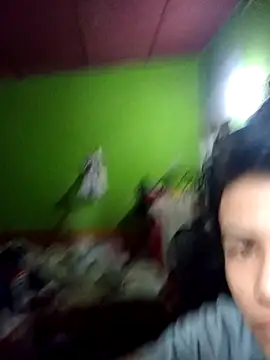 Snapshot of Luiguitw18 chatting on November 9, 2025, 6:28 pm Luiguitw18 online show from November 9, 2025, 6:28 pm