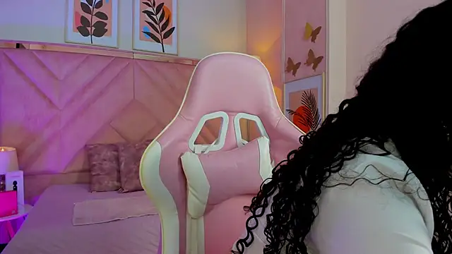 DemiJones  online show from February 7, 2026, 3:10 am