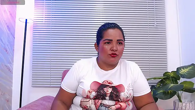 Lunaa Milf online show from November 11, 2025, 3:50 am