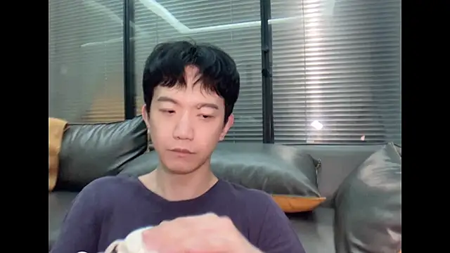 Snapshot of CouplingCry chatting on December 4, 2025, 2:04 pm CouplingCry online show from December 4, 2025, 2:04 pm