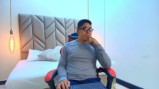 DanteVoss online show from November 19, 2025, 3:50 am