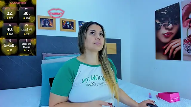 Andhrea Vale online show from April 13, 2026, 12:21 pm