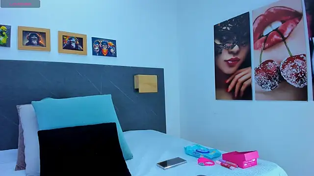 Andhrea Vale online show from April 15, 2026, 1:07 pm