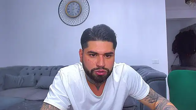 Snapshot of alexandermoris chatting on December 17, 2025, 8:48 pm alexandermoris online show from December 17, 2025, 8:48 pm