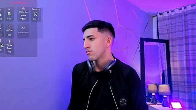 Snapshot of Un_Sluttyy chatting on December 4, 2025, 11:30 am Un Sluttyy online show from December 4, 2025, 11:30 am